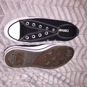 Black converse ( worn once ) no laces